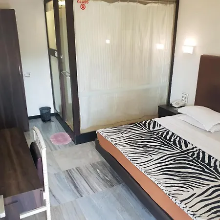 Hotel Milan International Mumbai Exterior photo